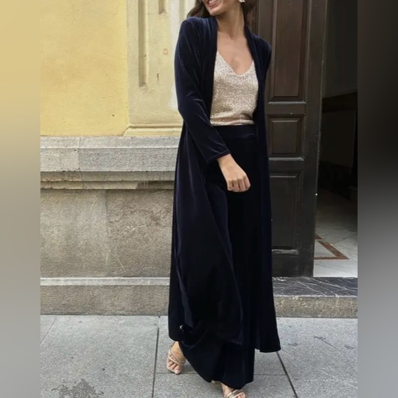 Beautiful Black Velvet Duster/Cardigan - Picture 8 of 8